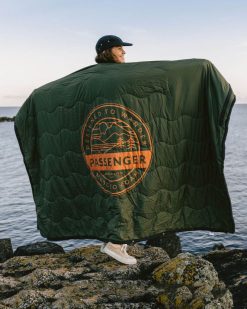 Passenger Accessories J0V68D510 Nomadic Recycled Sherpa Blanket Khaki Men Khaki